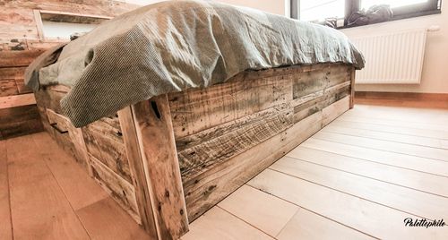 Le lit Kévin et sa tête de lit